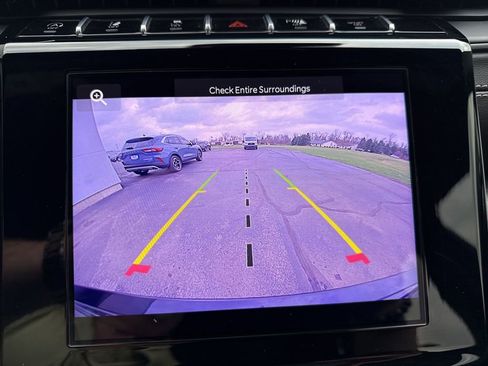 Used 2024 Jeep Grand Cherokee Altitude AWD/4WD image 17