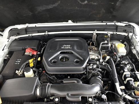 Used 2022 Jeep Wrangler Unlimited Rubicon w/ LED Lighting Group AWD/4WD image 41