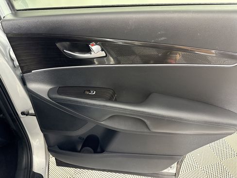 Used 2020 Kia Sorento LX image 24