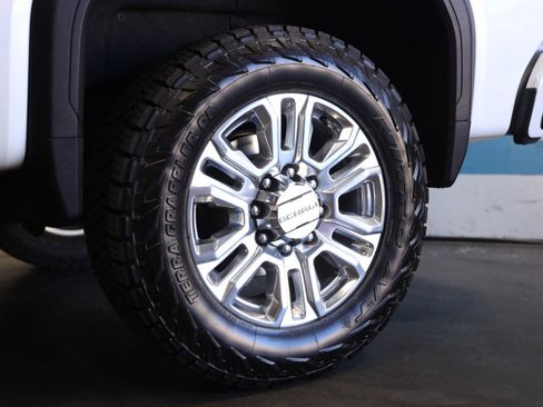 Used 2021 GMC Sierra 3500 Denali w/ Denali Ultimate Package AWD/4WD image 11