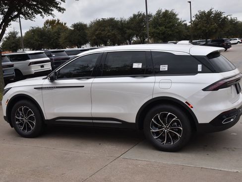 New 2026 Lincoln Nautilus Premier image 10