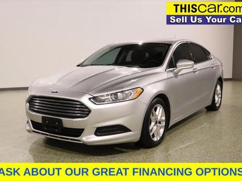 Used 2016 Ford Fusion SE FWD image 4