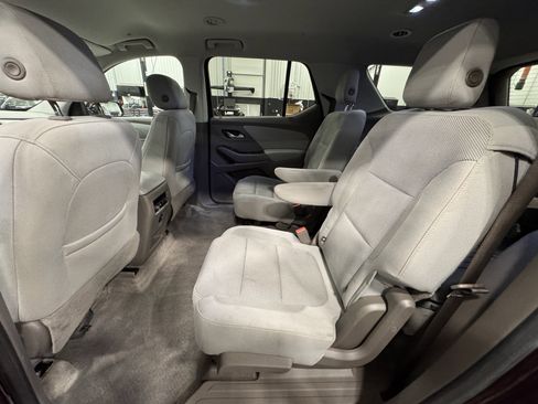 Used 2018 Chevrolet Traverse LT image 20
