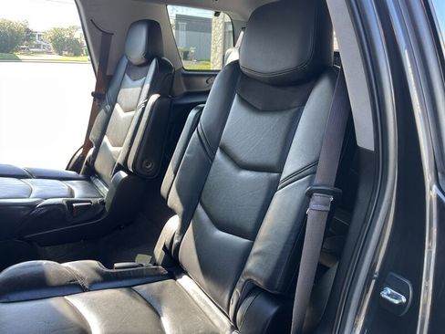 Used 2015 Cadillac Escalade Premium image 33