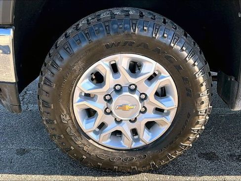 Used 2022 Chevrolet Silverado 3500 LTZ image 35