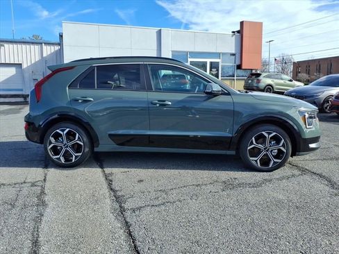 New 2025 Kia Niro EX Touring image 3