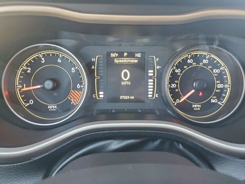 Used 2014 Jeep Cherokee Latitude w/ Comfort/Convenience Group image 16