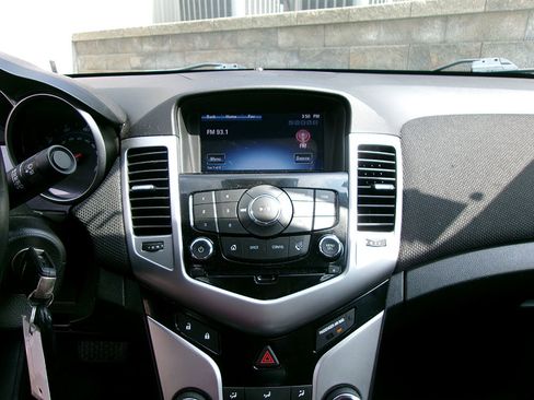 Used 2014 Chevrolet Cruze LT image 15