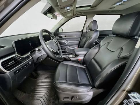 Used 2025 Kia Telluride S FWD image 9