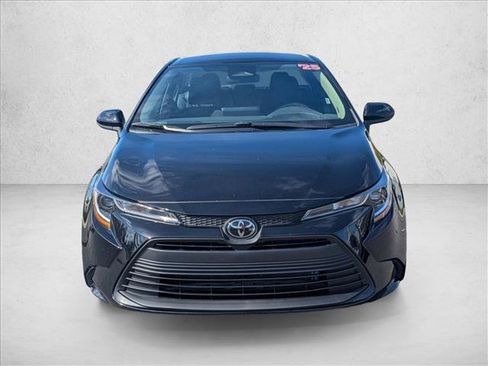 Certified 2025 Toyota Corolla LE image 2