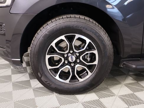 Used 2024 Ford Expedition Max XLT image 19