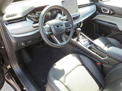 New 2026 Jeep Compass Limited image 18