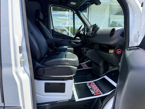 Used 2024 Mercedes-Benz Sprinter 2500 image 35
