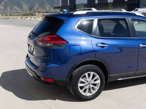 Used 2017 Nissan Rogue SV AWD/4WD image 10