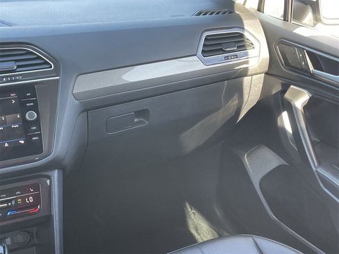 Used 2024 Volkswagen Tiguan SE image 18