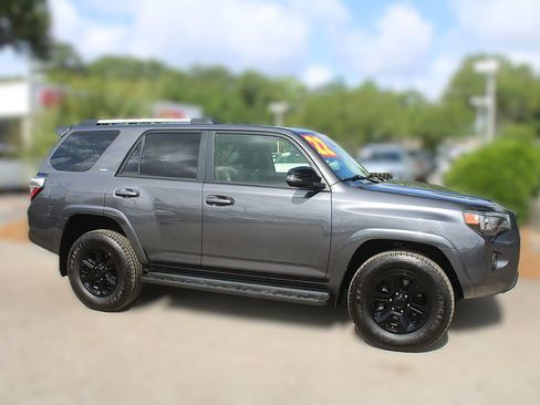 Used 2022 Toyota 4Runner SR5 Premium AWD/4WD image 4