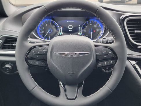New 2026 Chrysler Pacifica Select AWD/4WD image 32