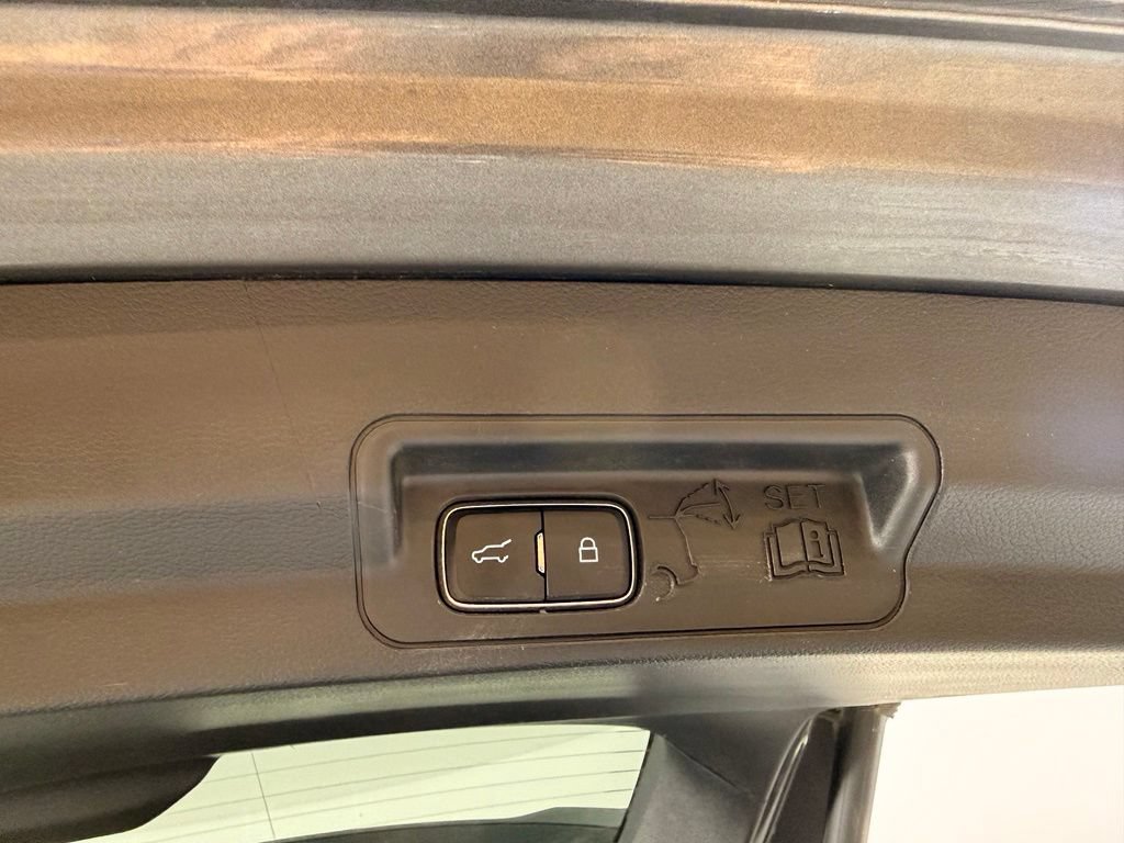 Used 2020 Ford Explorer Platinum AWD/4WD image 16