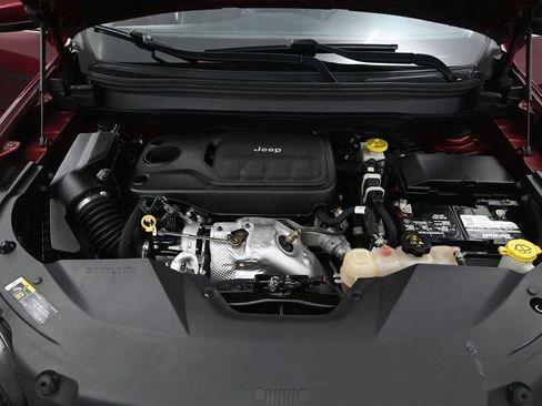 Used 2019 Jeep Cherokee Overland AWD/4WD image 11