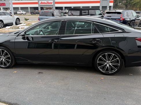Used 2019 Toyota Avalon Touring image 5