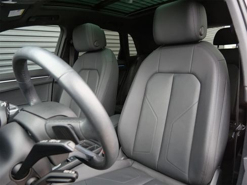 Used 2023 Audi Q3 2.0T Premium Plus w/ Premium Plus Package image 5