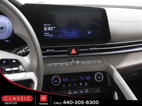 Used 2024 Hyundai Elantra SEL image 9