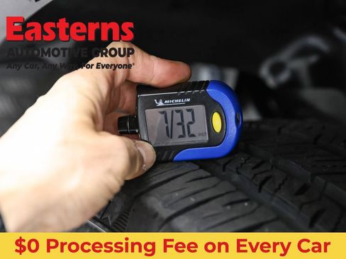 Used 2025 Jeep Wrangler Unlimited Sahara AWD/4WD image 26