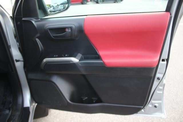 Used 2021 Toyota Tacoma SR5 AWD/4WD image 28