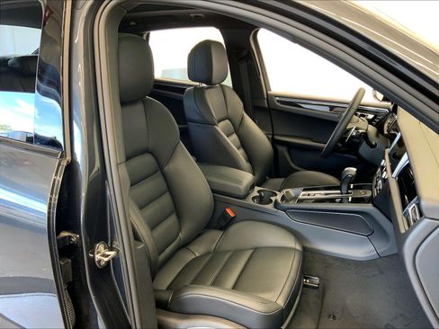 Used 2026 Porsche Macan AWD/4WD image 18