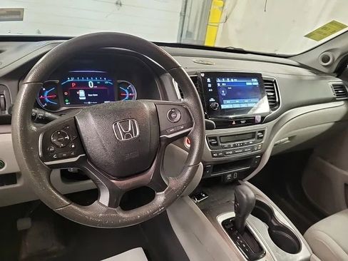 Used 2019 Honda Pilot EX image 3