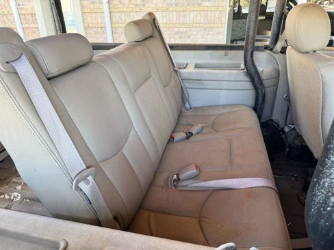 Used 2004 Chevrolet Suburban Z71 w/ Preferred Equipment Group image 24