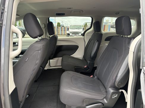 Used 2023 Chrysler Voyager LX FWD image 11