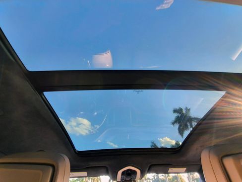 Used 2018 Porsche Macan Turbo AWD/4WD image 23
