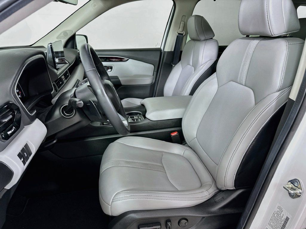 Used 2025 Honda Pilot Touring image 8