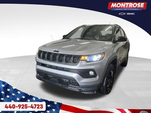Used 2023 Jeep Compass Latitude w/ Convenience Group AWD/4WD image 1