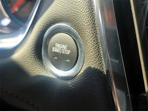 Used 2023 Chevrolet Traverse LT image 21