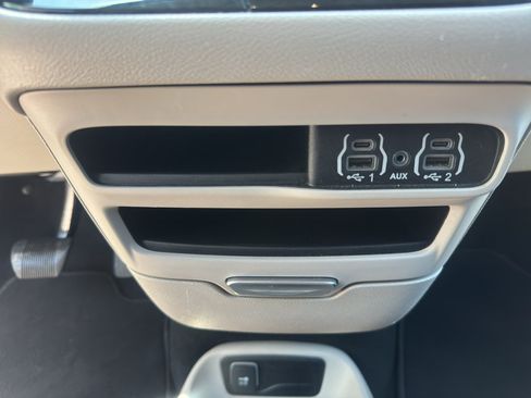 Used 2024 Chrysler Voyager LX FWD image 7