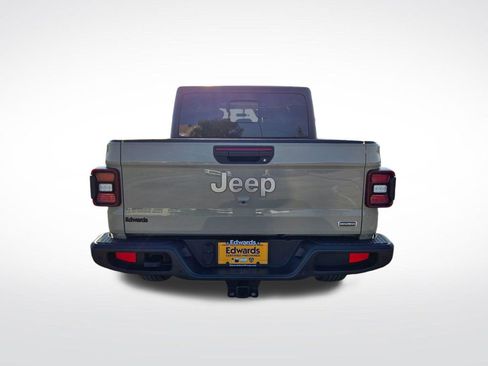 Used 2020 Jeep Gladiator Overland AWD/4WD image 4
