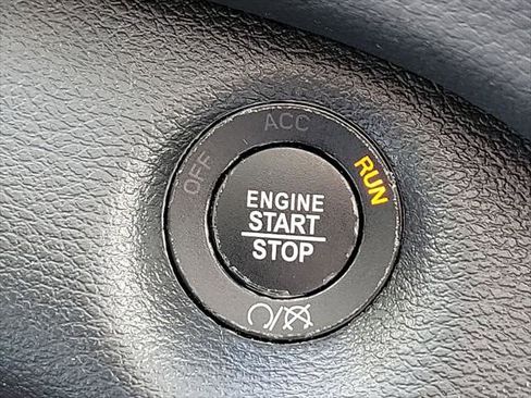 Used 2020 Jeep Cherokee Limited image 24