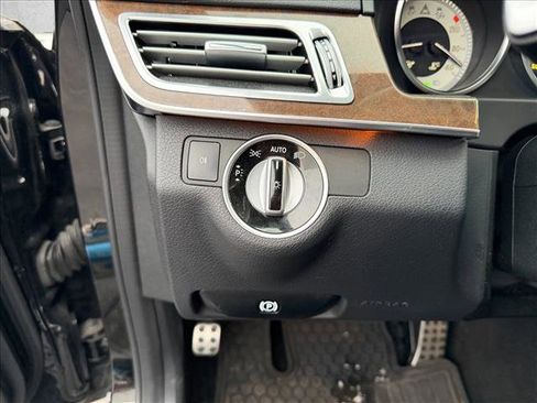 Used 2014 Mercedes-Benz E 550 4MATIC Sedan image 12