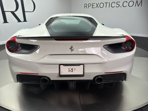 Used 2019 Ferrari 488 GTB RWD image 22