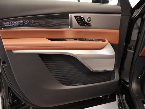 New 2026 Cadillac Vistiq Platinum image 7