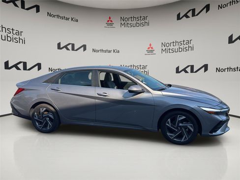 Used 2024 Hyundai Elantra Limited FWD image 6