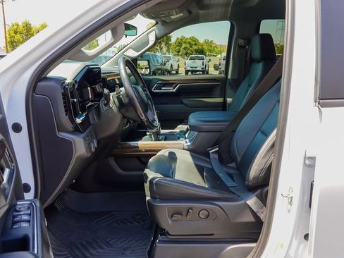Used 2023 Chevrolet Silverado 1500 LT Trail Boss w/ Convenience Package II AWD/4WD image 16