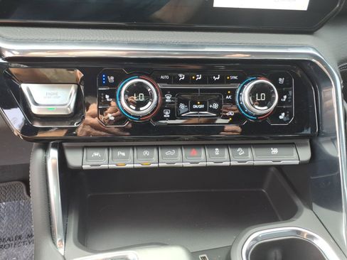 Used 2024 GMC Sierra 1500 Denali w/ Technology Package AWD/4WD image 24