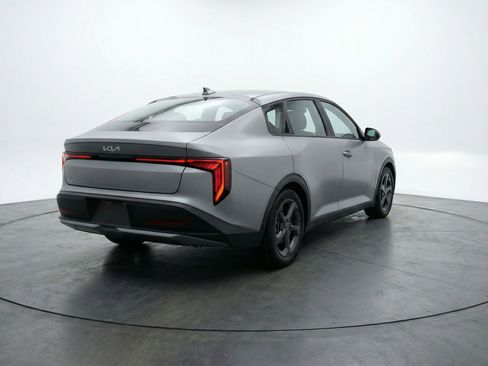 Used 2025 Kia K4 LXS image 9
