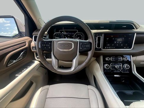 Used 2021 GMC Yukon XL Denali w/ Denali Premium Package RWD image 6