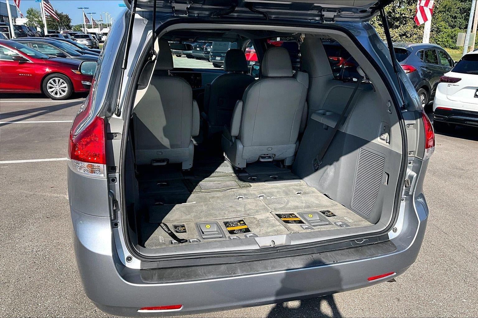 Used 2012 Toyota Sienna XLE w/ Entertainment Pkg AWD/4WD image 4