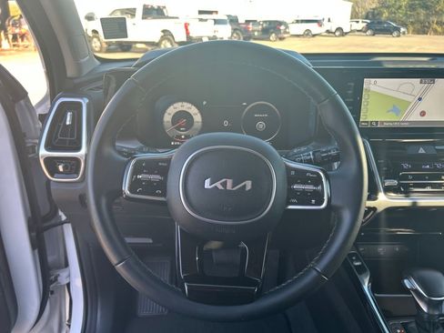 Used 2023 Kia Sorento SX image 9
