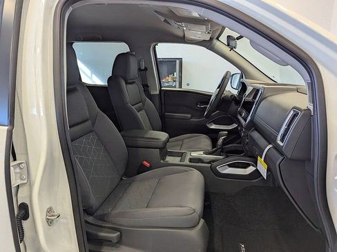 Used 2025 Nissan Frontier SV w/ SV Convenience Package image 18